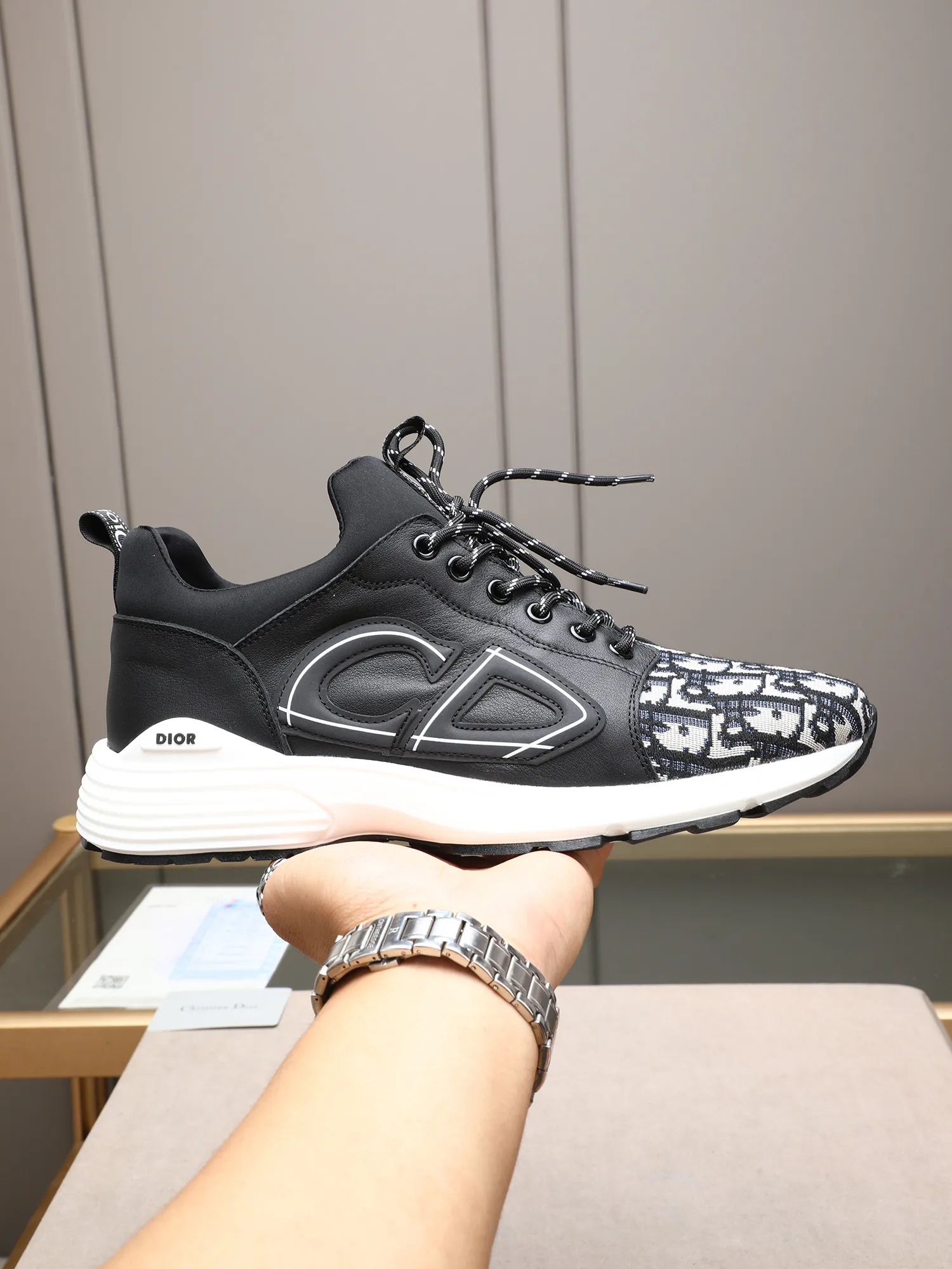 Men's shoes 💰460 💰Dior [Dior] 😘😘High-end series of casual men's shoes, simple and elegant👍👍👍The upper is made of first-layer genuine leather spliced ​​with Dior's special material [sun][sun]; imported first-layer sheepskin lining; special outsole, wear-resistant, lightweight, the overall design is harmonious and unified without lacking personality 👣🌟✨You deserve it! 5 colors😍Sizes 38~44. (45 custom-made) The picture above is a big seller🔥🔥🔥